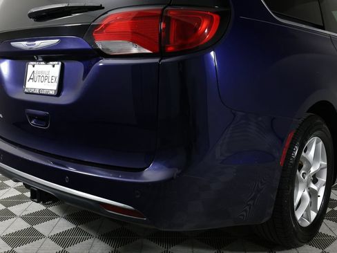 Used 2019 Chrysler Pacifica Touring-L Plus FWD image 45