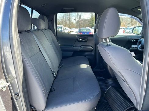 Used 2018 Toyota Tacoma TRD Off-Road image 24