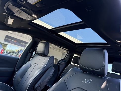 New 2026 Chrysler Pacifica Limited w/ S Appearance Package image 19