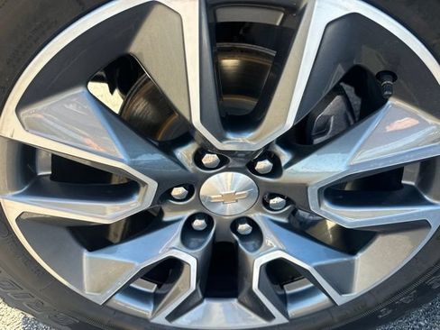 Used 2024 Chevrolet Silverado 1500 LT AWD/4WD image 7