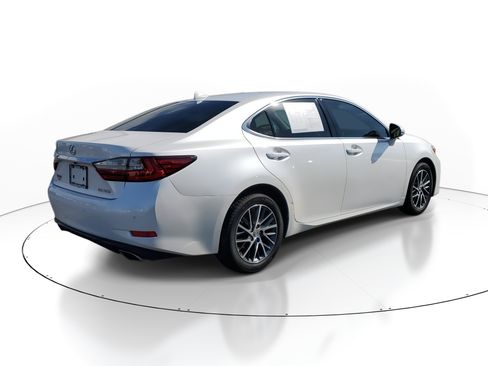 Used 2017 Lexus ES 350 image 4