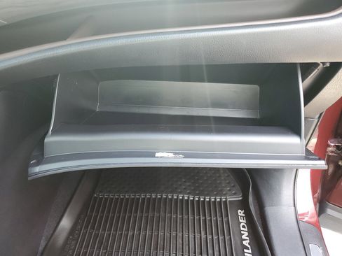 Used 2019 Toyota Highlander AWD V6 image 42