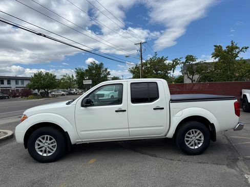 Used 2021 Nissan Frontier SV w/ SV Utility Package AWD/4WD image 8