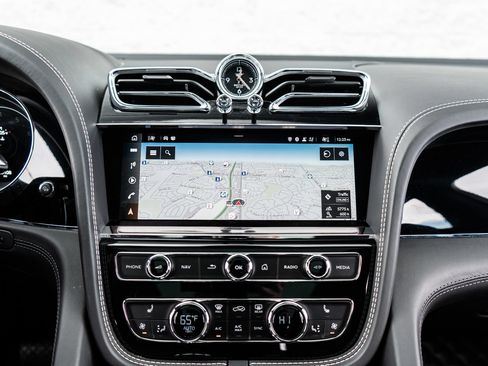 Certified 2022 Bentley Bentayga AWD/4WD image 32