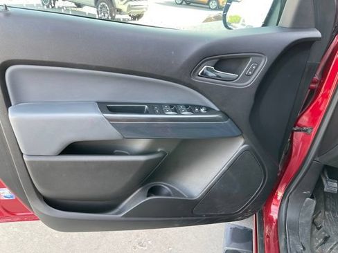 Used 2018 Chevrolet Colorado Z71 AWD/4WD image 12