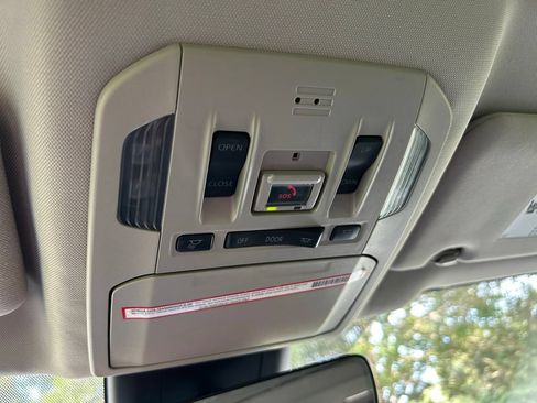 Used 2021 Toyota Highlander XLE FWD image 31