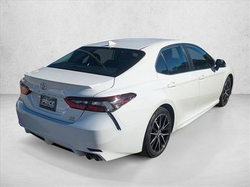 Used 2024 Toyota Camry SE image 5