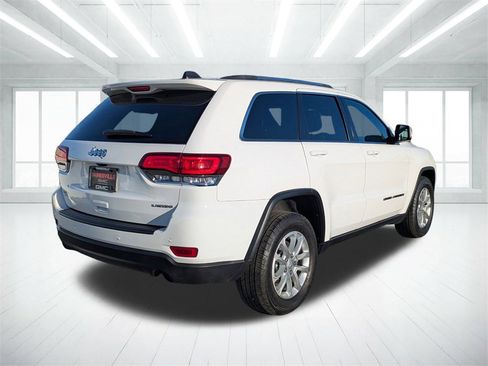 Used 2021 Jeep Grand Cherokee Laredo X image 3