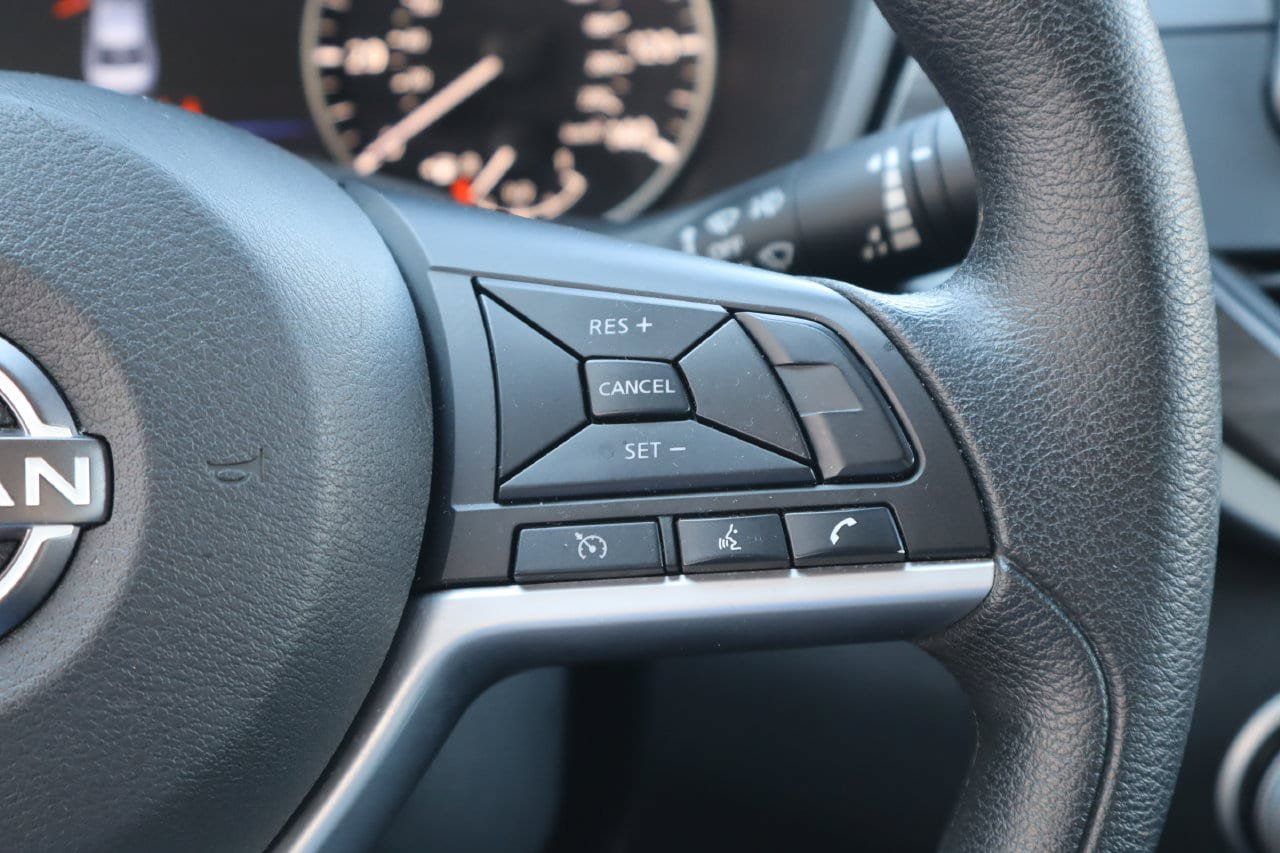 Used 2025 Nissan Altima 2.5 SV FWD image 13