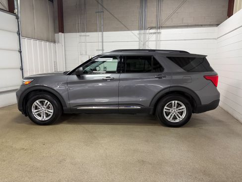 Certified 2021 Ford Explorer XLT w/ Equipment Group 202A AWD/4WD image 5