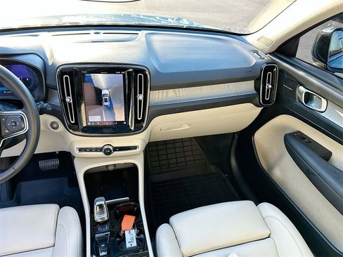 Used 2025 Volvo XC40 B5 Ultra w/ Protection Package Premier image 20