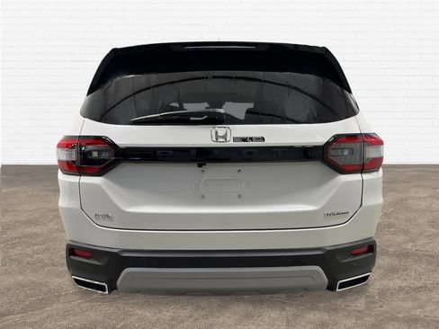 New 2025 Honda Pilot Touring image 5