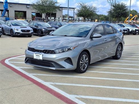 Used 2022 Kia Forte LXS image 2