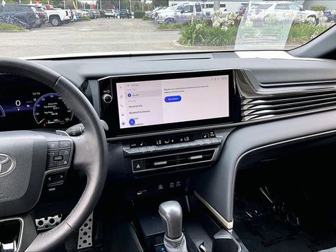 Used 2025 Toyota Camry XSE FWD image 9