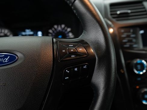 Used 2017 Ford Explorer XLT image 23
