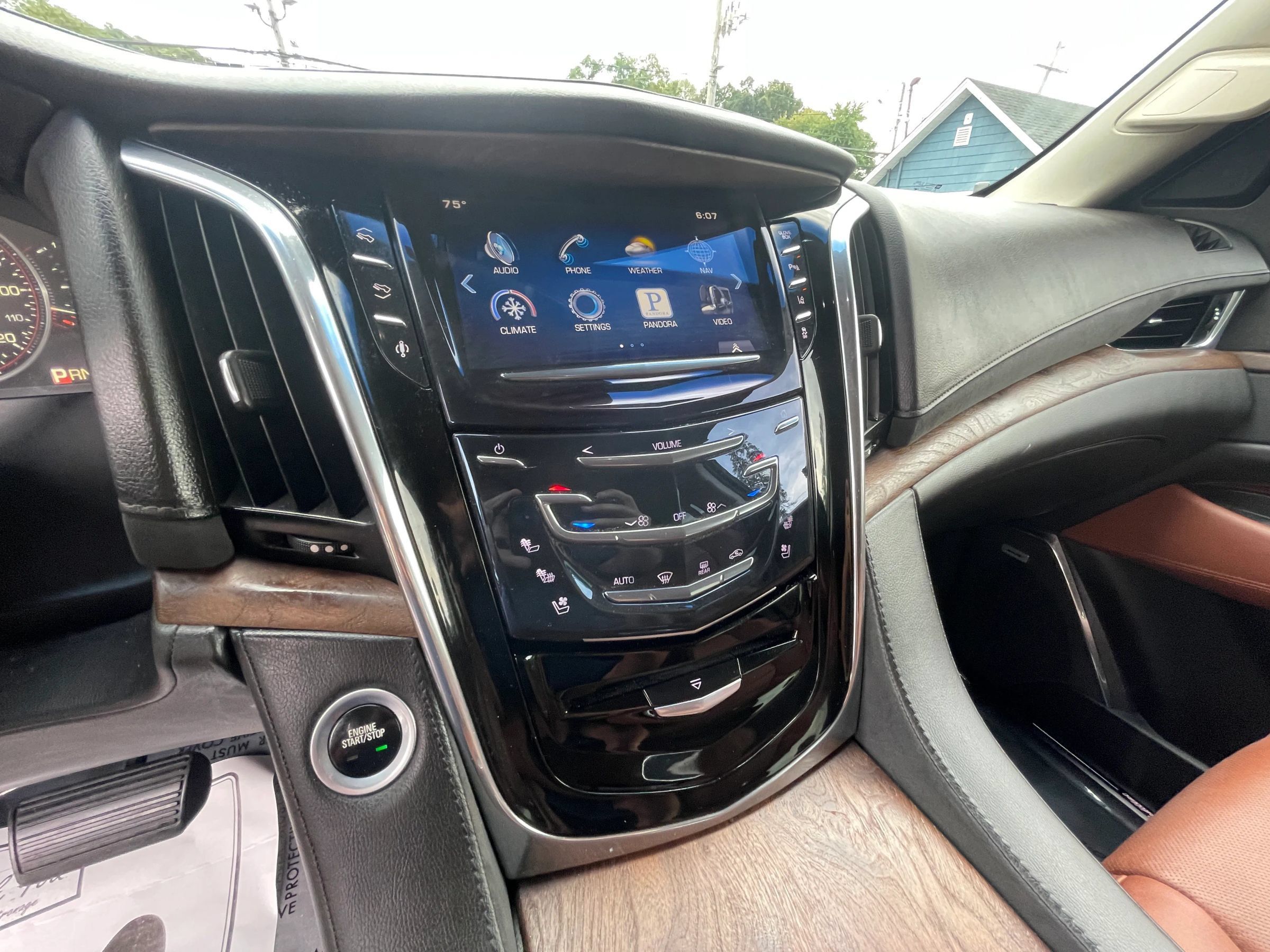 Used 2015 Cadillac Escalade ESV Luxury AWD/4WD image 14