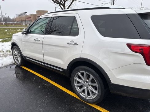 Used 2016 Ford Explorer Limited image 2