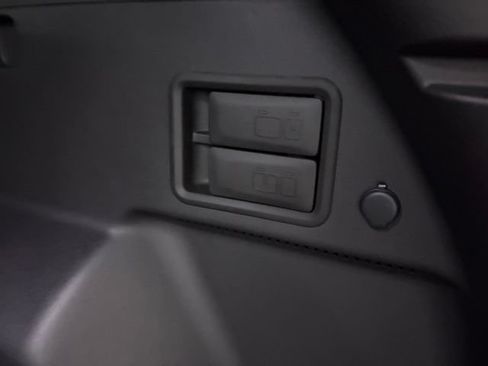 Used 2023 Chevrolet Equinox Premier AWD/4WD image 47