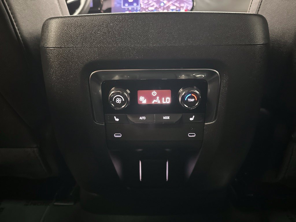 Used 2025 Chevrolet Suburban Premier AWD/4WD image 24