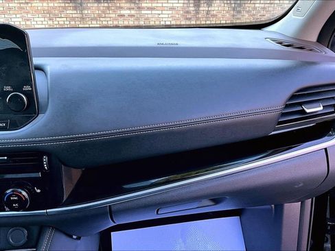 Used 2023 Nissan Rogue SL w/ SL Premium Package image 15