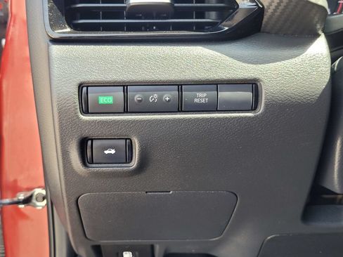 Used 2025 Nissan Sentra SV FWD image 29