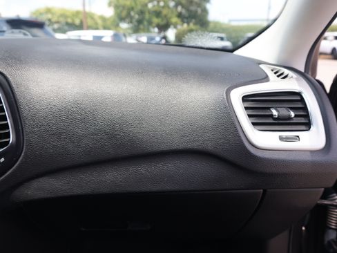 Used 2021 Jeep Compass Latitude FWD image 16