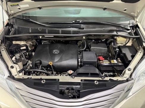 Used 2017 Toyota Sienna XLE w/ XLE Navigation Package AWD/4WD image 29