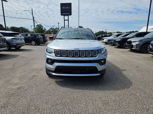 Used 2025 Jeep Compass Limited AWD/4WD image 9