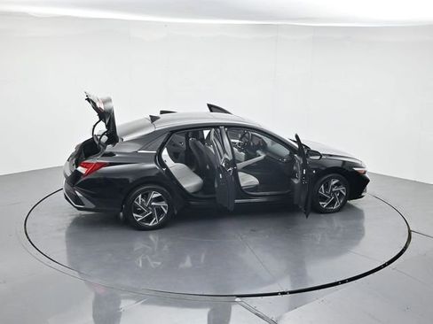 Used 2025 Hyundai Elantra Limited FWD image 42