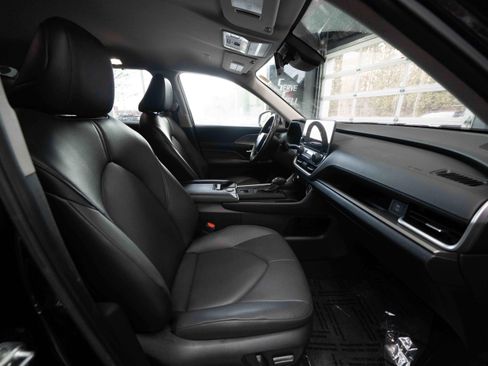 Used 2024 Toyota Grand Highlander XLE image 27