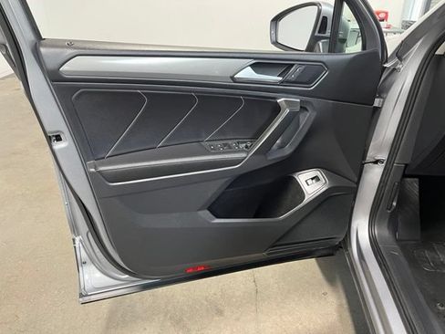 Used 2024 Volkswagen Tiguan SE FWD image 26