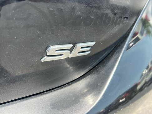 Used 2018 Toyota Camry SE FWD image 5