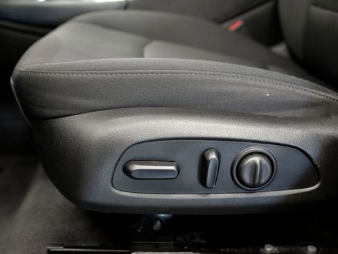 Used 2018 Chevrolet Malibu LT image 16