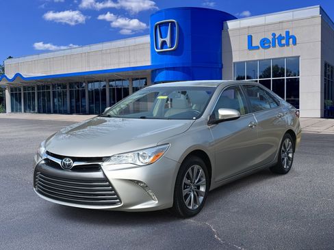 Used 2017 Toyota Camry XLE w/ Moonroof Package image 1