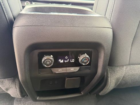 Used 2025 Chevrolet Traverse LT w/ Midnight/Sport Edition FWD image 38