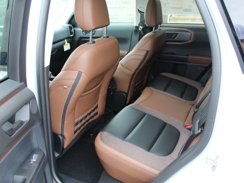 New 2026 Ford Bronco Sport Outer Banks w/ Outer Banks Tech Package+ AWD/4WD image 18