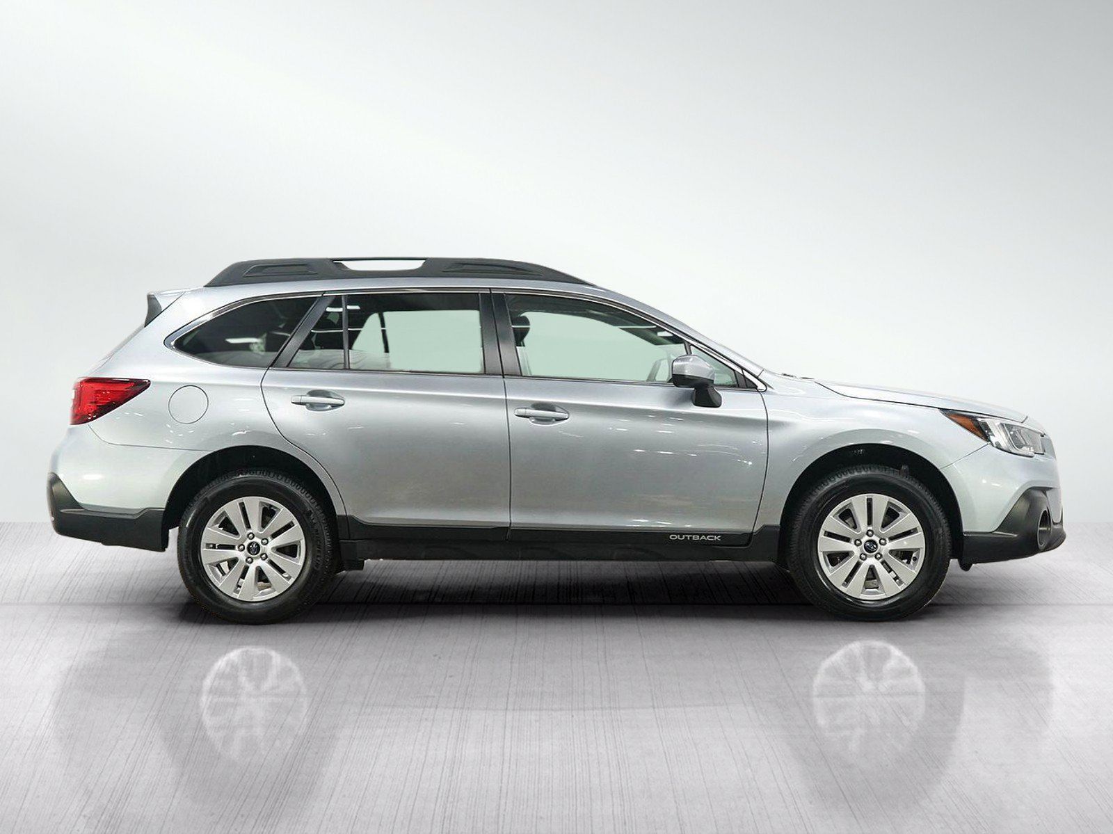Used 2018 Subaru Outback 2.5i Premium AWD/4WD image 6