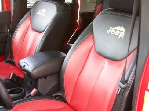 Used 2015 Jeep Wrangler Unlimited Sahara AWD/4WD image 29