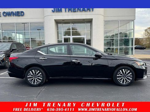 Used 2024 Nissan Altima 2.5 SV image 1