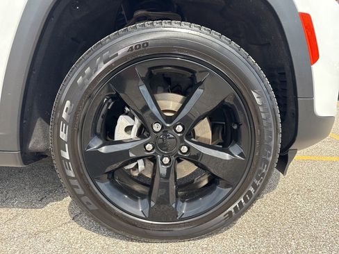 Used 2023 Jeep Grand Cherokee Altitude AWD/4WD image 45