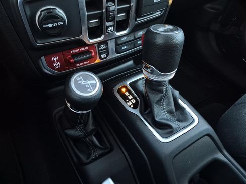 Used 2026 Jeep Wrangler Unlimited Rubicon AWD/4WD image 29