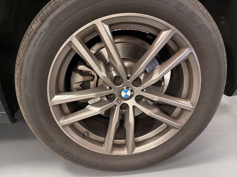 Used 2021 BMW X4 xDrive30i w/ Executive Package image 9