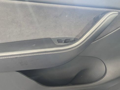 Used 2021 Tesla Model Y Long Range image 14