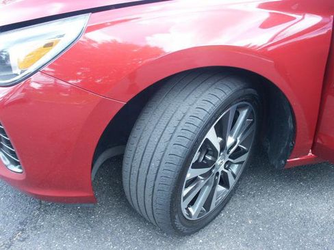 Used 2018 Hyundai Elantra GT image 17