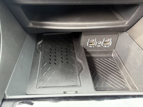 Used 2025 Chrysler Pacifica Limited FWD image 24
