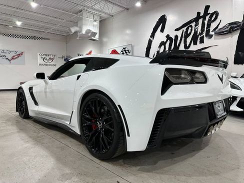 Used 2015 Chevrolet Corvette Z06 w/ 3LZ Preferred Equipment Group RWD image 4