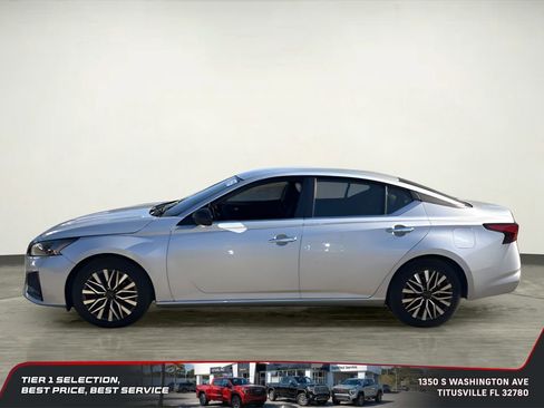 Used 2024 Nissan Altima 2.5 SV image 2