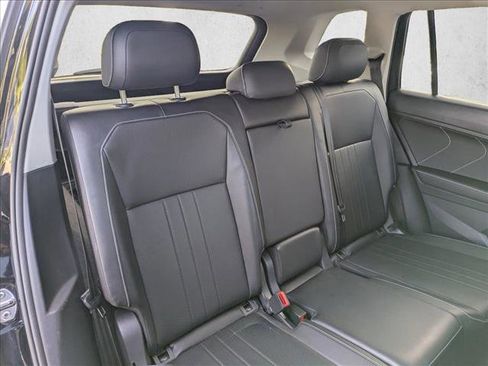 Used 2022 Volkswagen Tiguan SE image 15