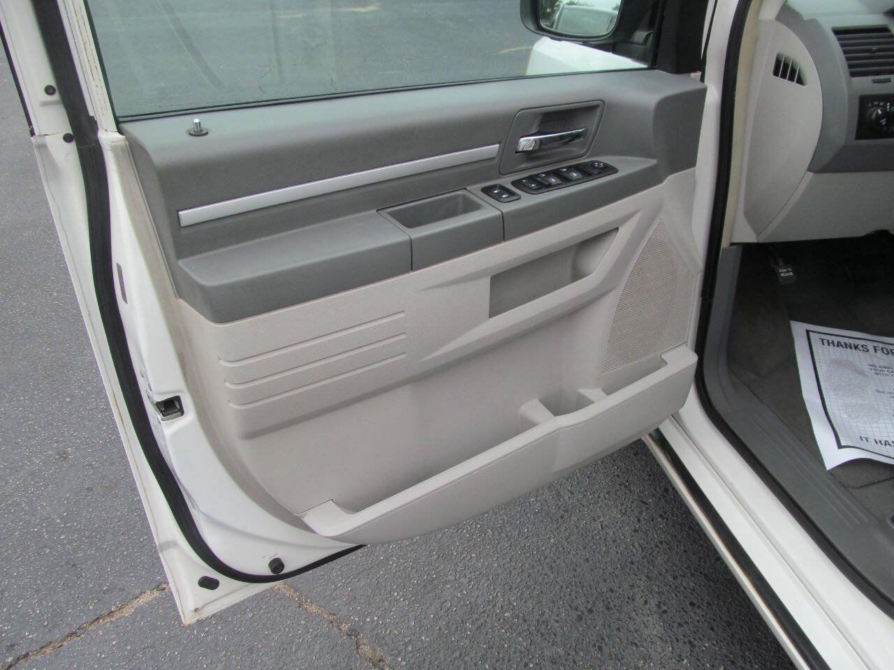 Used 2008 Dodge Grand Caravan SXT FWD image 7