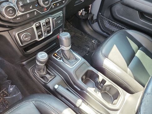 Used 2020 Jeep Gladiator Overland image 18